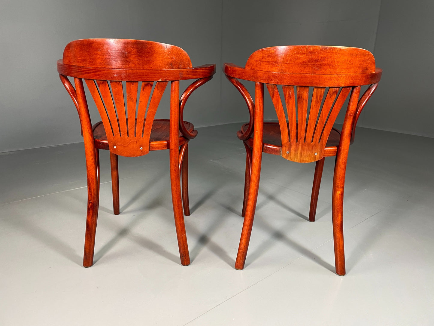 2 Thonet Style Bistro Chairs Mahogany Coloured Vintage EB06523