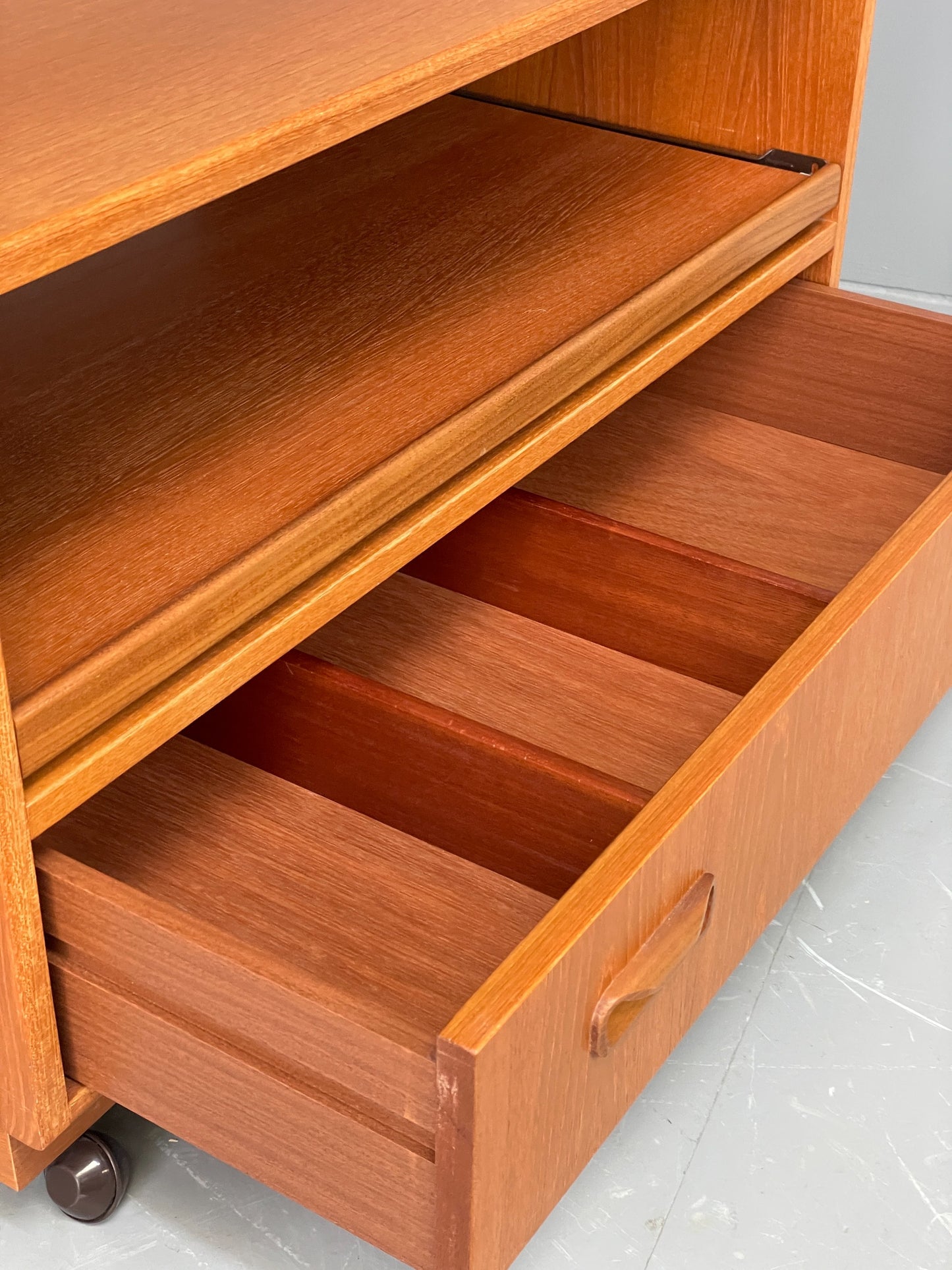 Vintage Teak Media Unit G Plan 1970s Sliding Shelf TV Unit EB12069