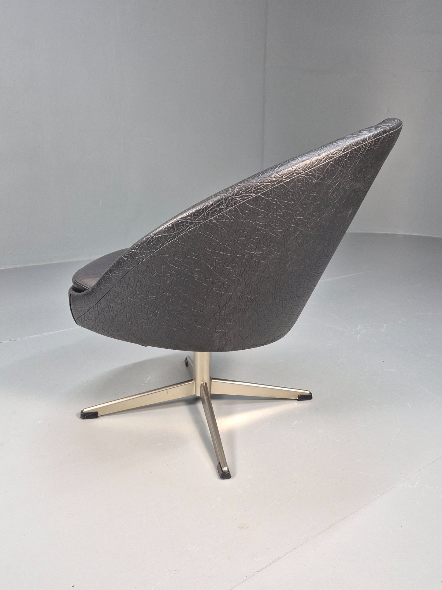 Vintage Mid Century Swivel Lounge Chair Black Vinyl 1970s Retro EB8790