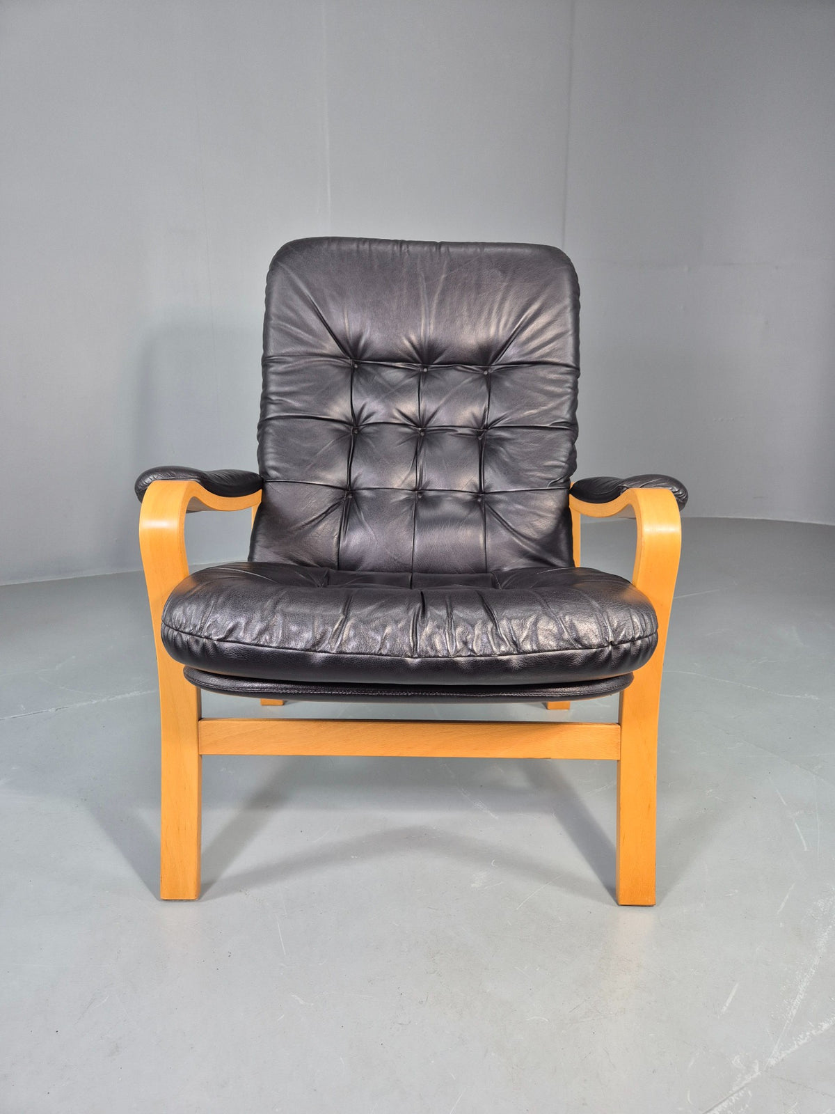 Vintage Danish Leather and Vinyl Lounge Chair Bent Wood Frame 80s Retro EB13076