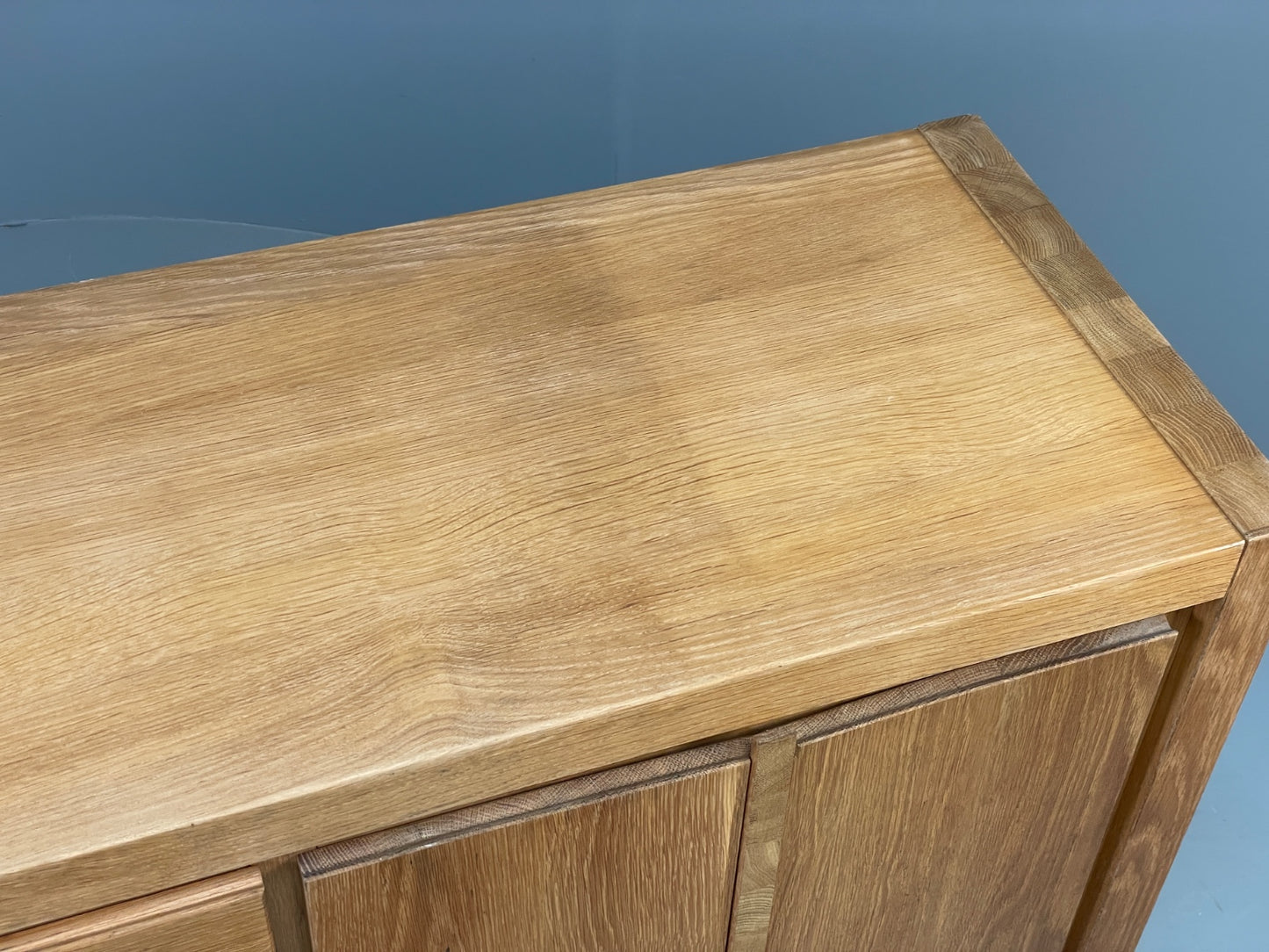 Contemporary Oak Sideboard Solid Doors Drawers Bi-fold Golden EB12287
