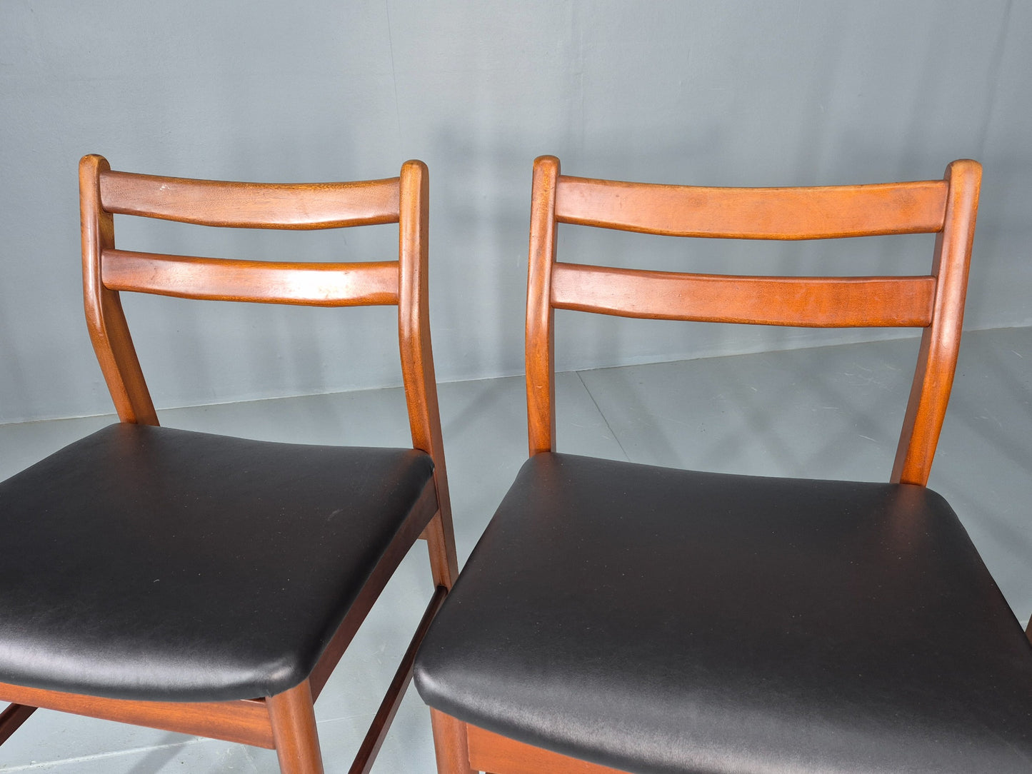 4 Vintage Jentique Dining Chairs Teak Frames Black Vinyl 60s RETRO MCM EB1195