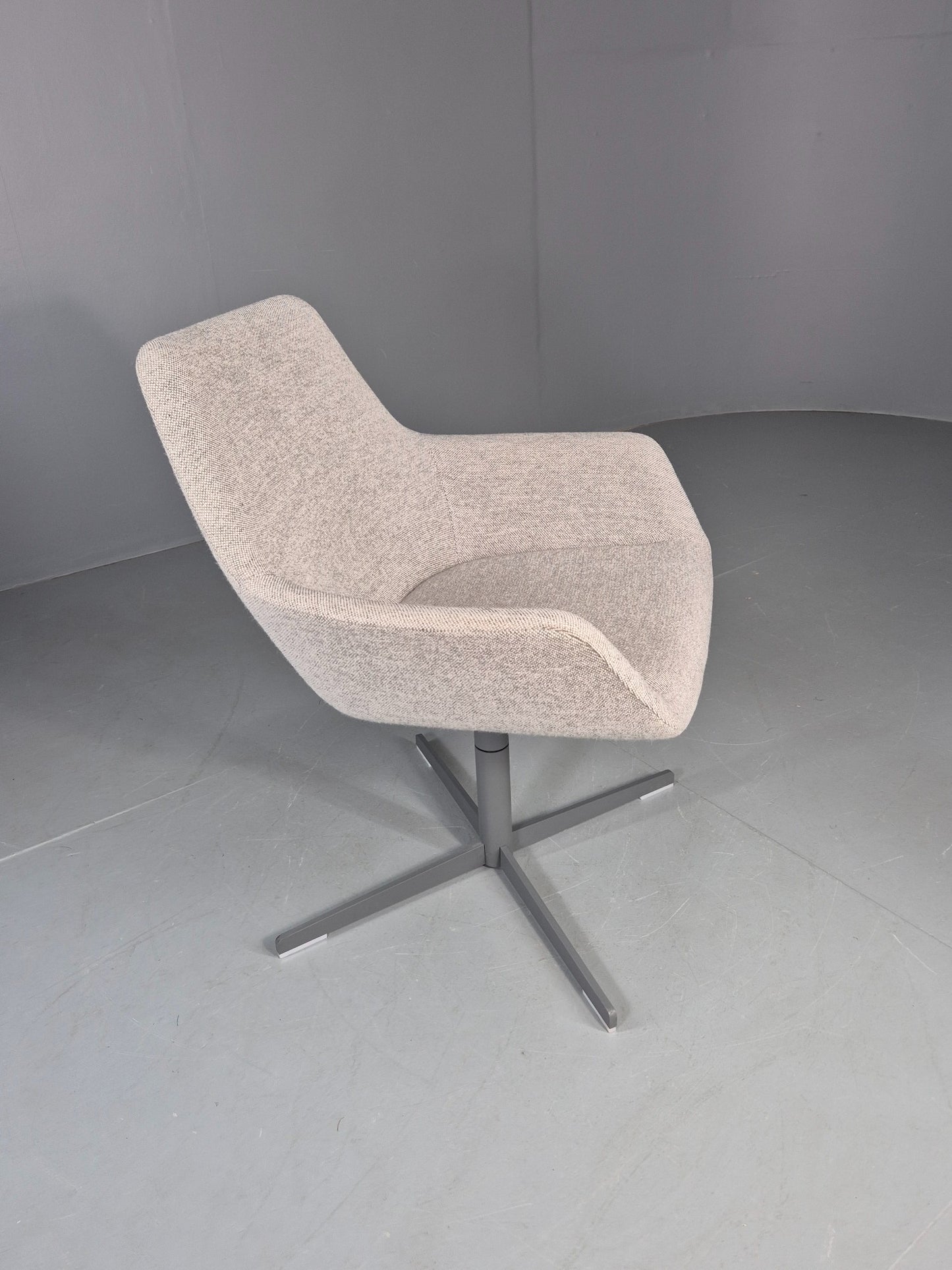 Vintage Swivel Tub Chair Hitch Mylius Modern Design Retro Cream  EB12842