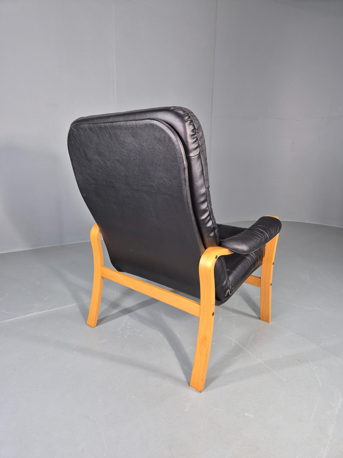 Vintage Danish Leather and Vinyl Lounge Chair Bent Wood Frame 80s Retro EB13076