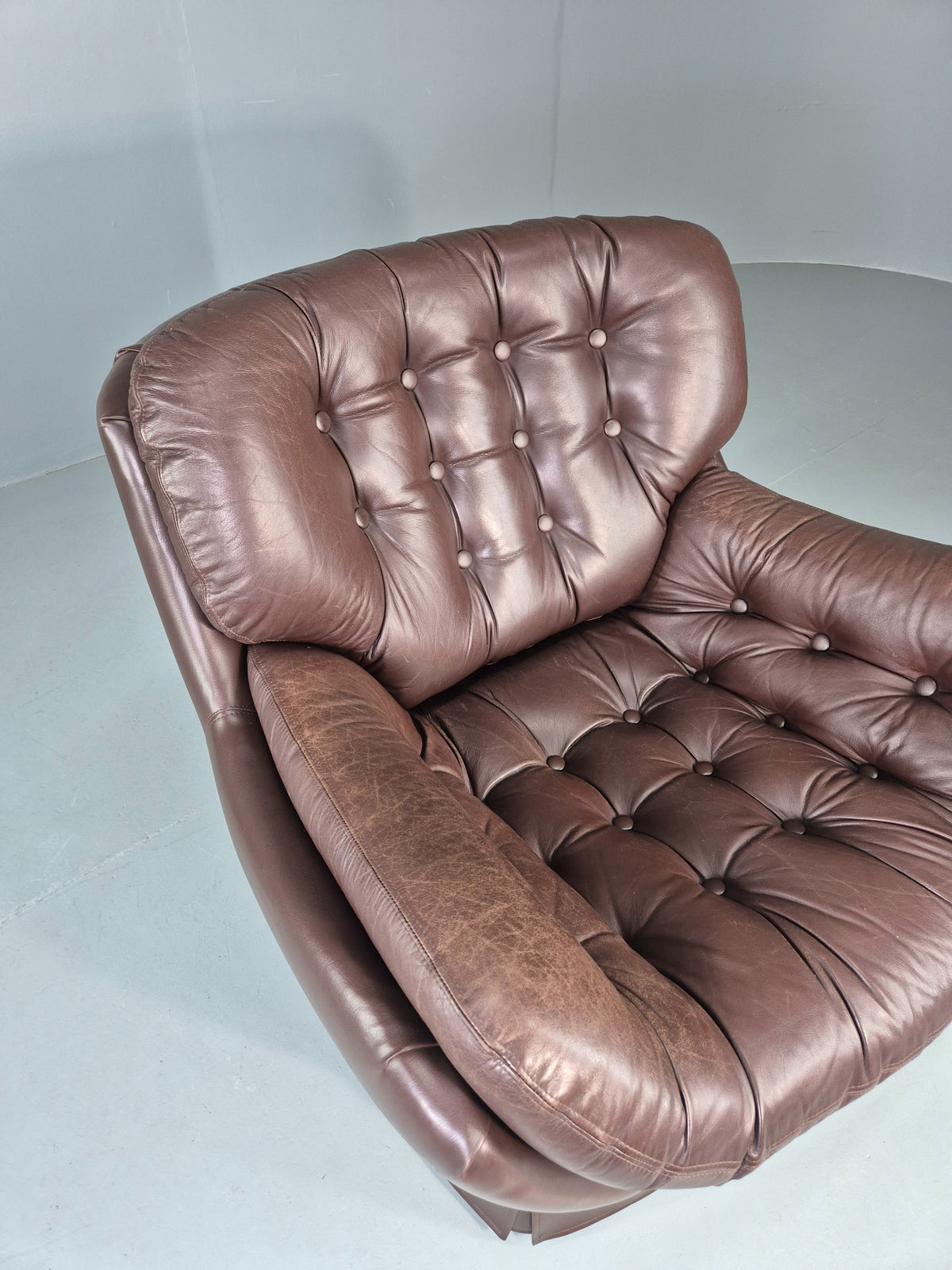 A Vintage Danish Leather and Vinyl Lounge Chair 1980s Retro MCM  EB13091